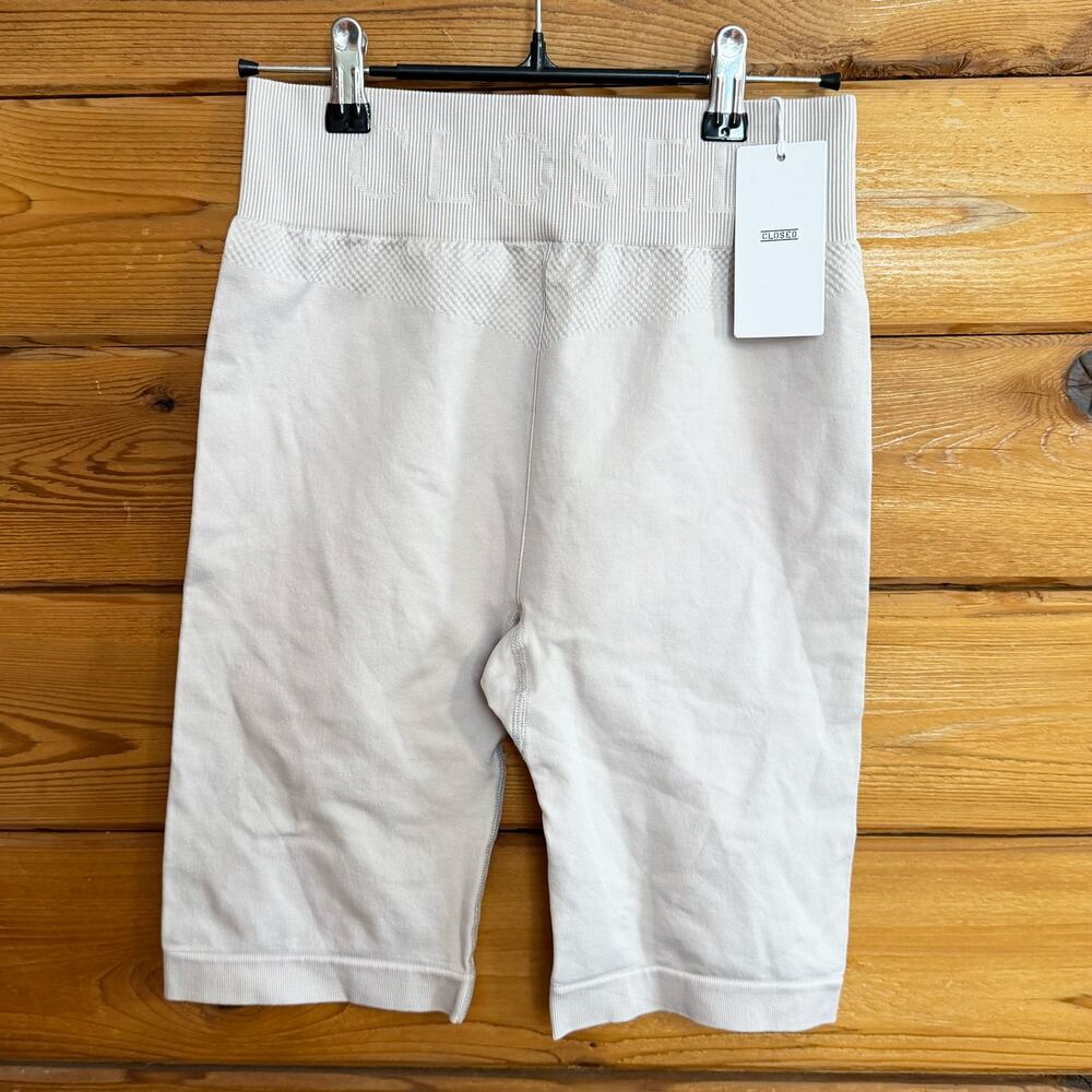 Closed NWT Cream Yoga Sorts Small/Medium